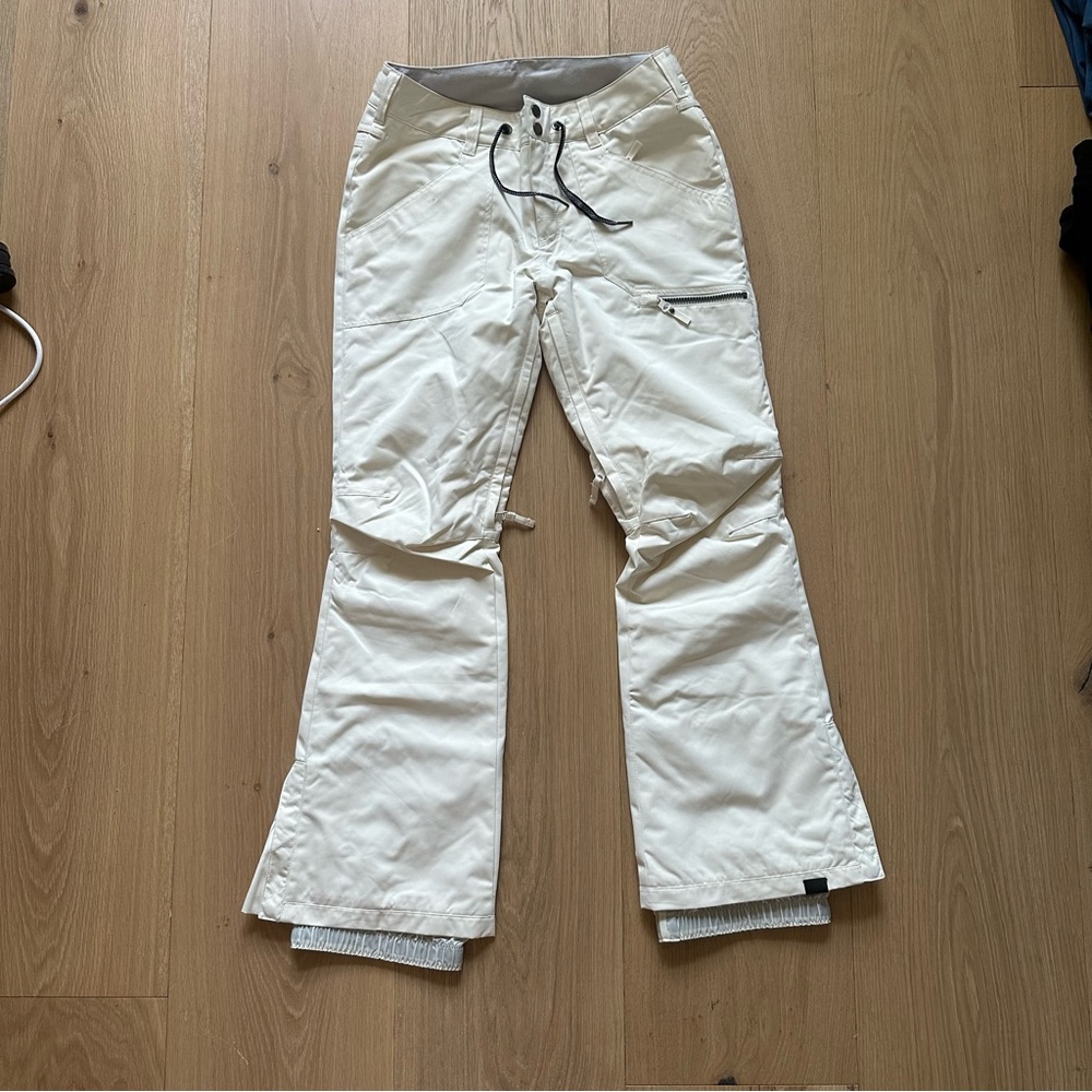 Roxy White Ski Pants Weather-Resistant 10k water proofing worn once